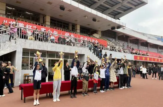 如何从篮球榜样身上学到团队合作精神_0